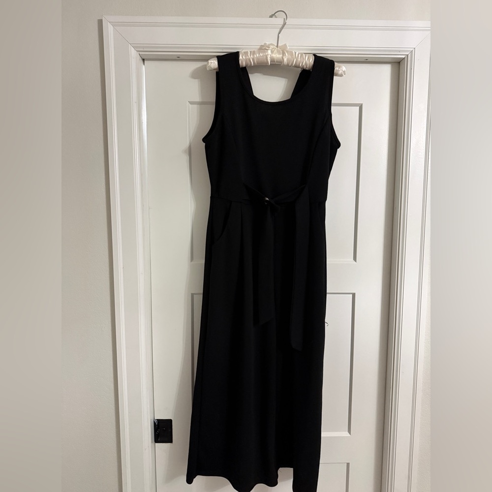 Classic Black Sleeveless Women's Dress